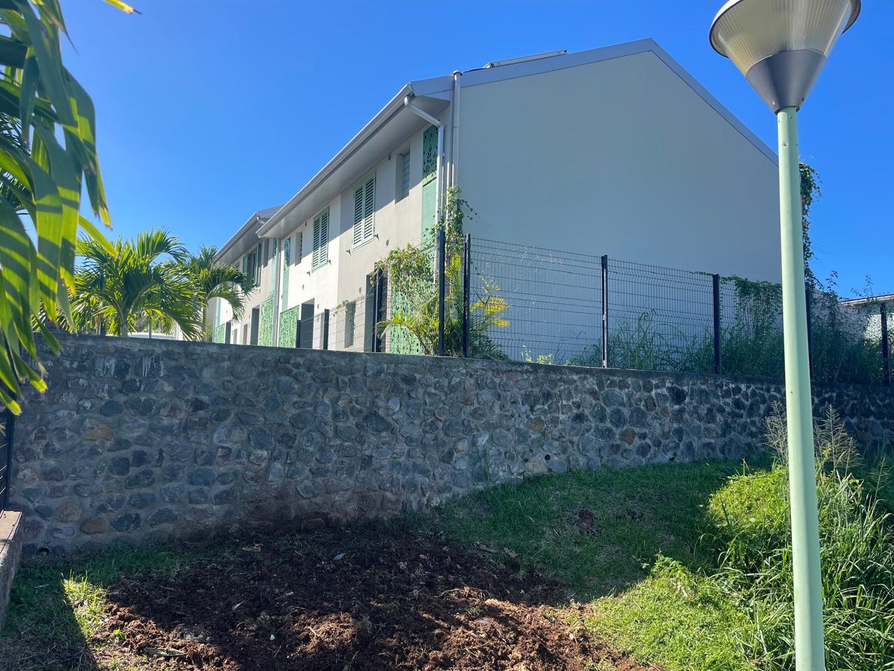 Terrain dégagé après